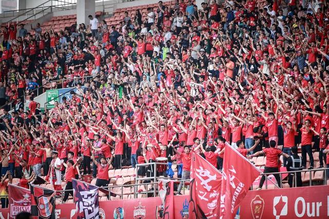 三镇1-0领先泰山！徐浩峰助攻龙威头球破门